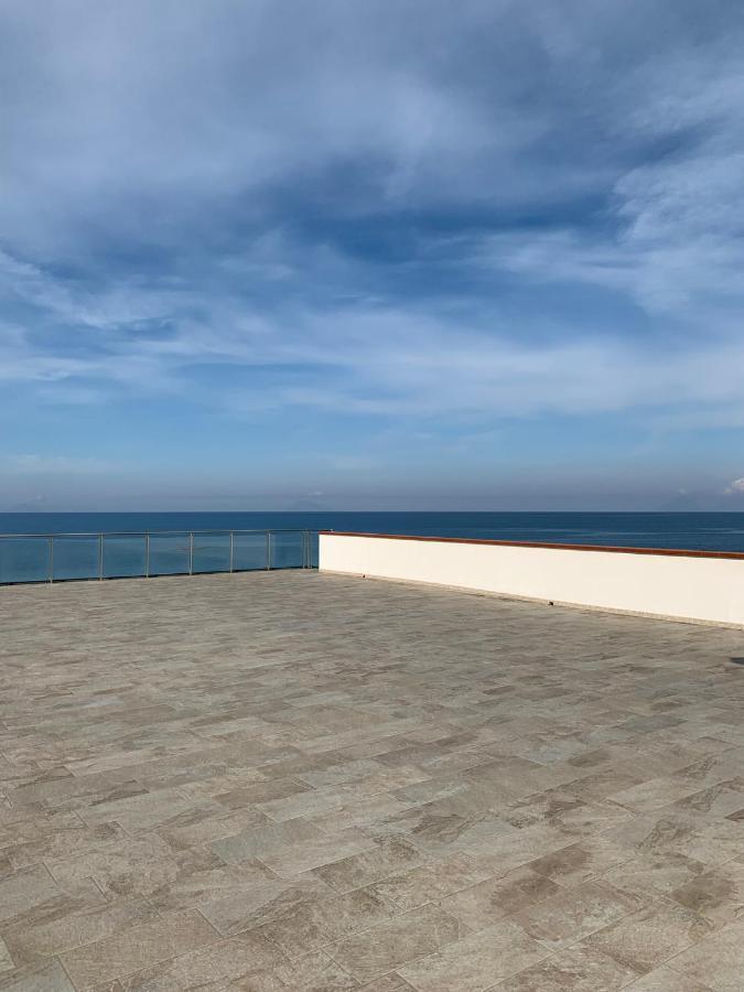 Apartamento La Porta Delle Eolie Capo dʼOrlando Exterior foto